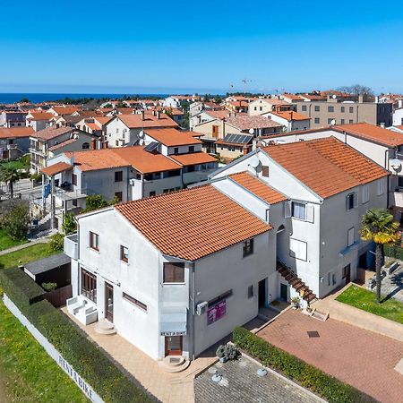 Biba Lux Poreč Exterior foto